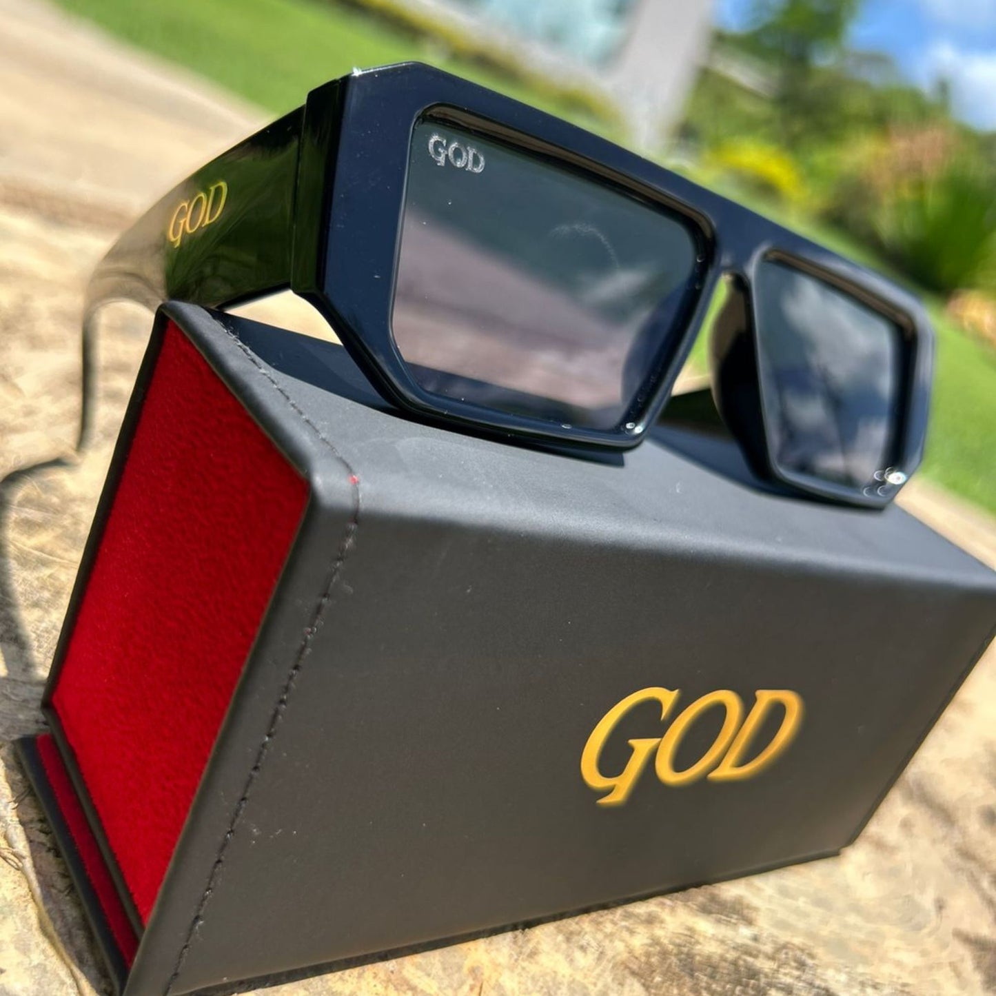 Bold Square Frame Sunglasses